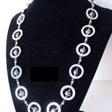 "Circle the Pearl" Necklace